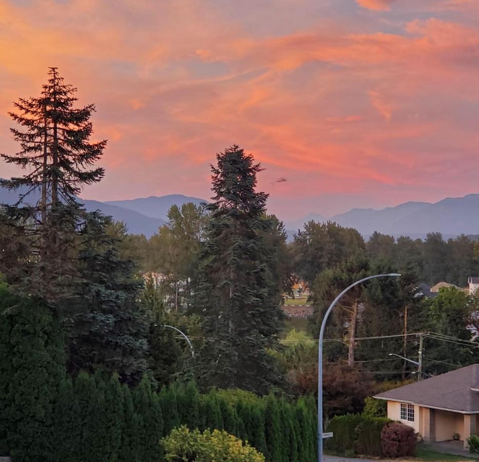 Mountain Retreat 3 Bedroom Garden House Near Heritage Park, Coliseum , Hwy 1, Fishing, Cultus Lake Chilliwack Exterior foto