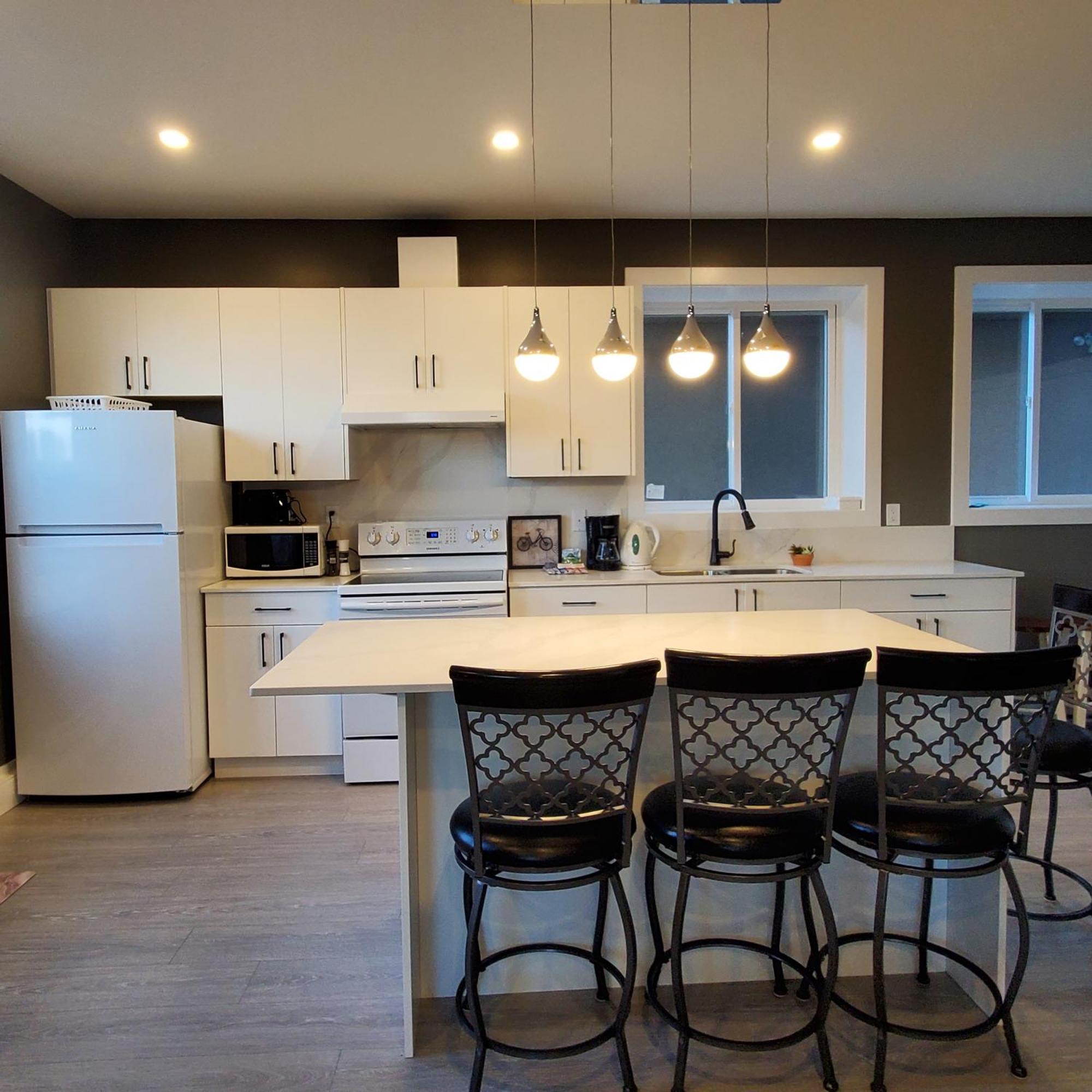 Mountain Retreat 3 Bedroom Garden House Near Heritage Park, Coliseum , Hwy 1, Fishing, Cultus Lake Chilliwack Zimmer foto