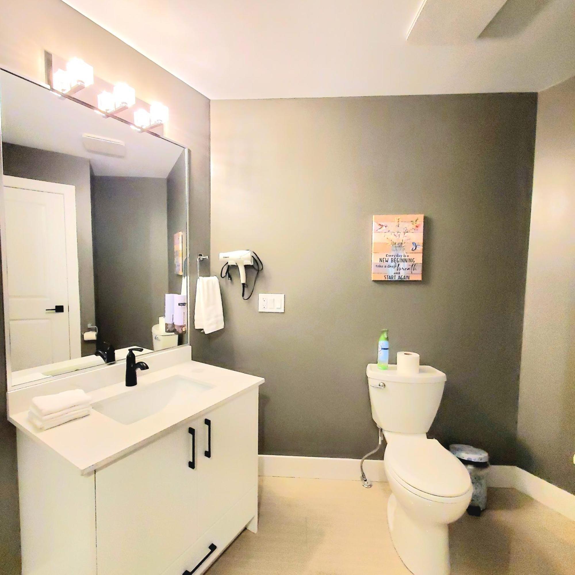 Mountain Retreat 3 Bedroom Garden House Near Heritage Park, Coliseum , Hwy 1, Fishing, Cultus Lake Chilliwack Zimmer foto